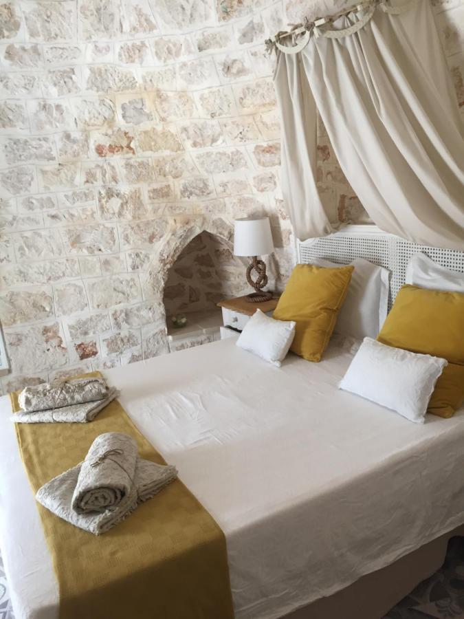 Trulli Tesoro Bed & Breakfast Cisternino Bagian luar foto