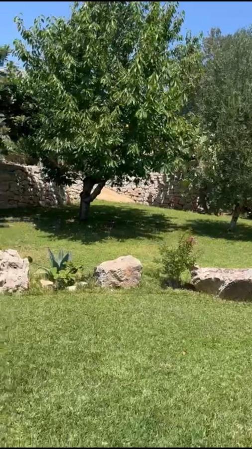 Trulli Tesoro Bed & Breakfast Cisternino Bagian luar foto