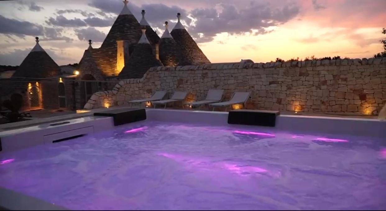 Trulli Tesoro Bed & Breakfast Cisternino Bagian luar foto